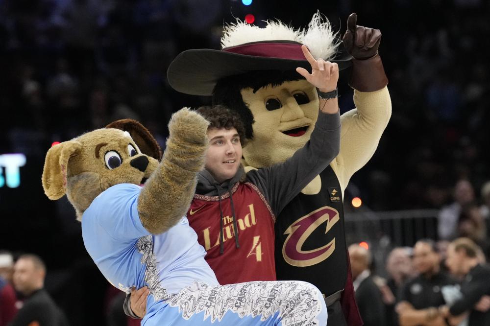 的表现稳居 的表现稳居